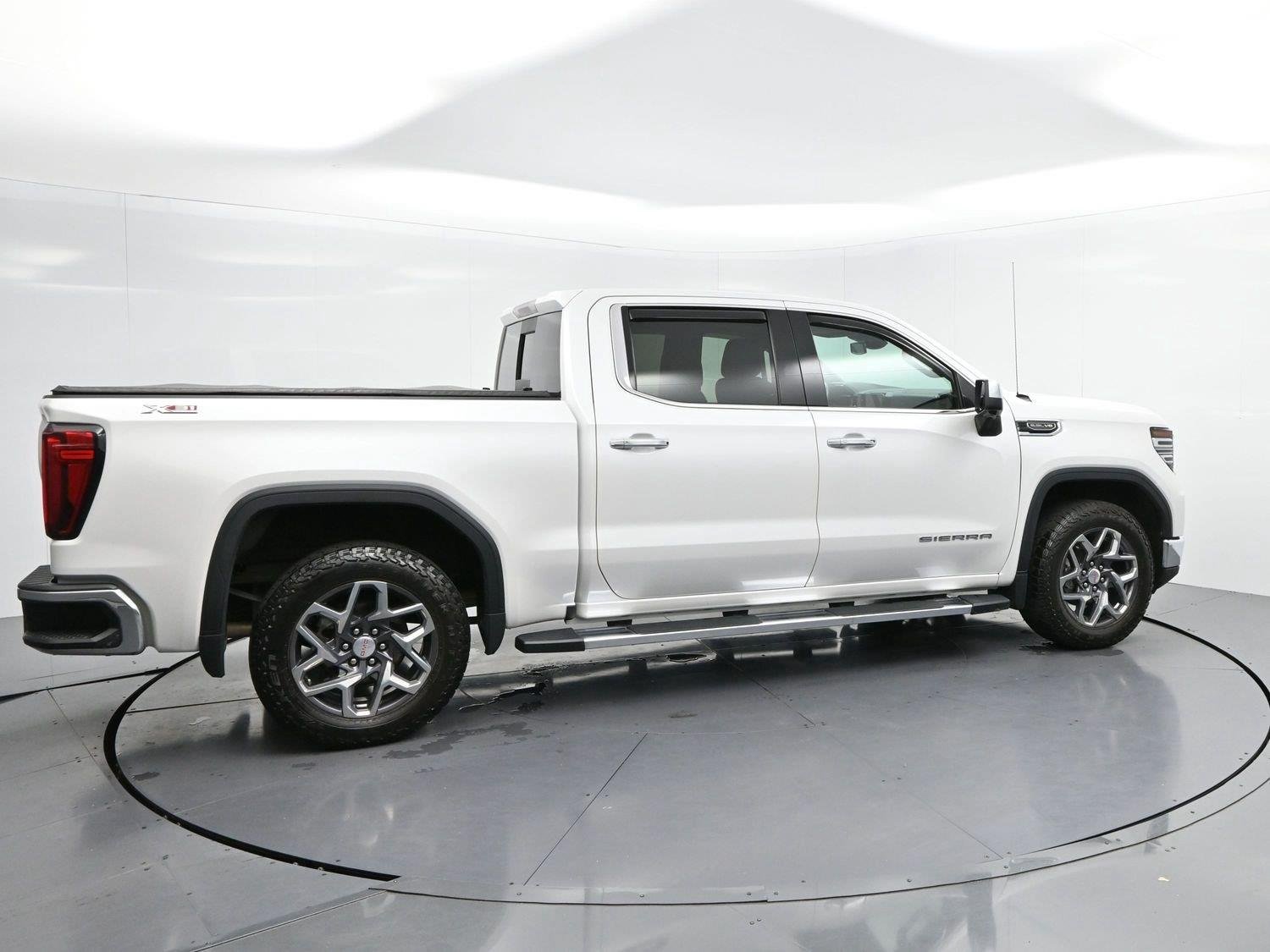 Used 2023 White Frost Tricoat GMC SLT image 8