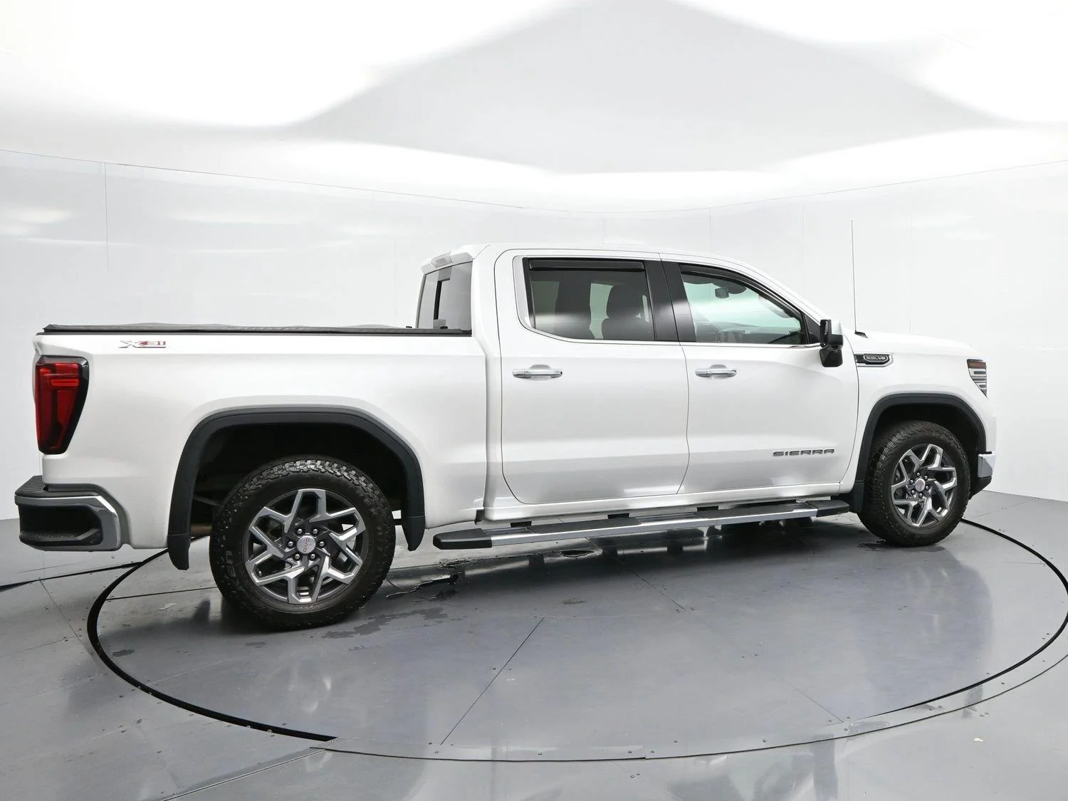 Used 2023 White Frost Tricoat GMC SLT image 8