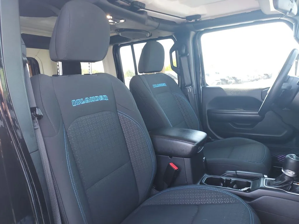 Used 2021 Black Jeep Unlimited Islander image 29