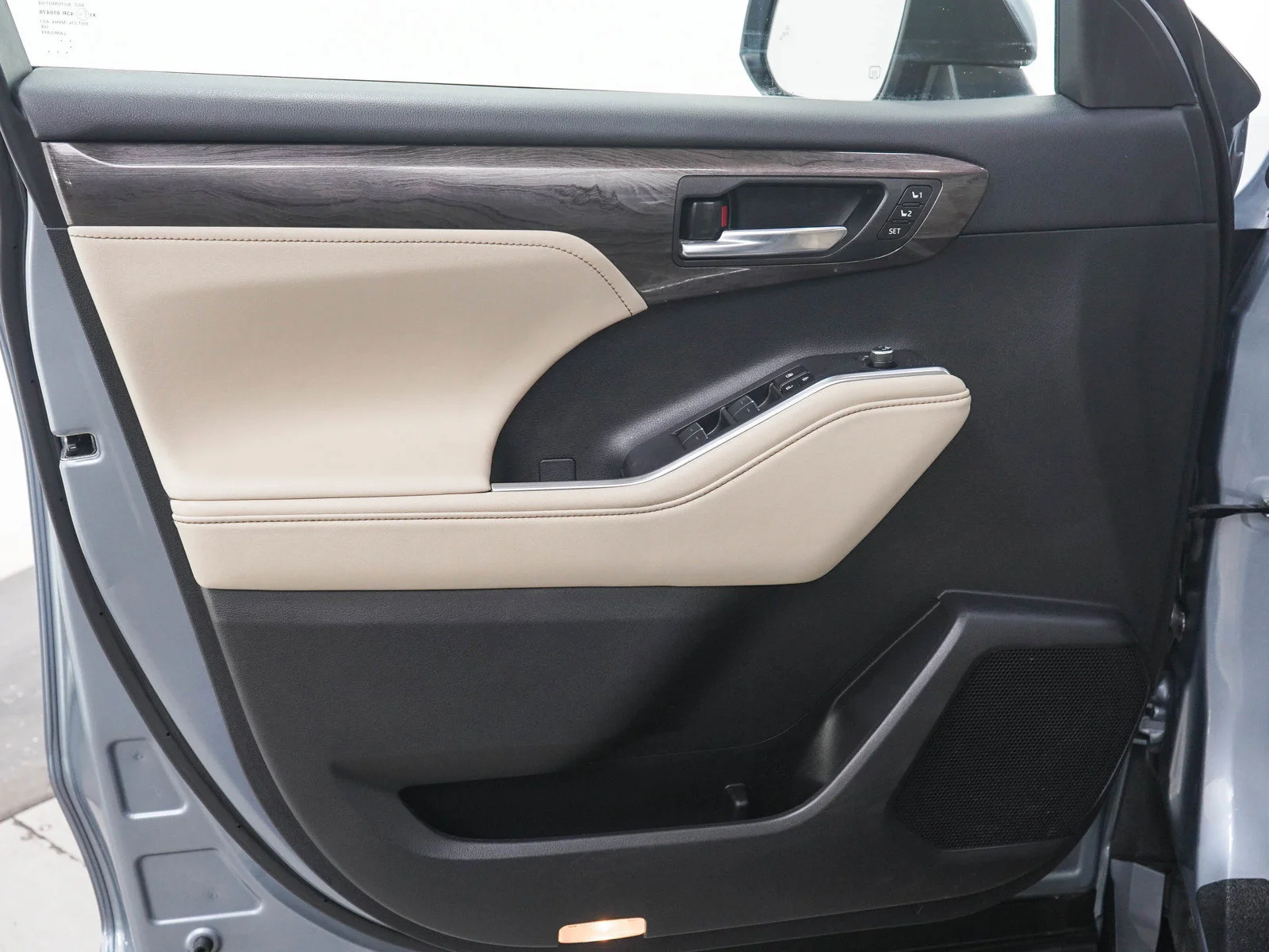Used 2023  Toyota Hybrid Platinum image 20