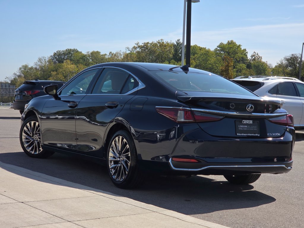 Certified Used 2025 NIGHTFALL MICA Lexus 300h Ultra Luxury image 26