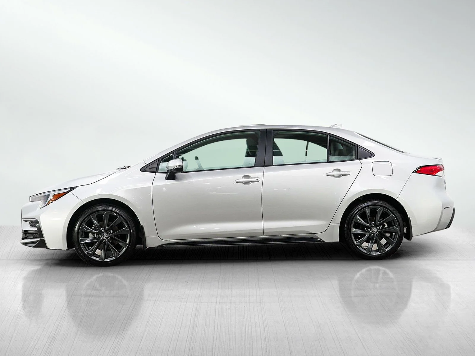 Used 2025 Toyota Corolla SE with VIN 5YFP4MCE2SP223313 for sale in Bloomington, Minnesota