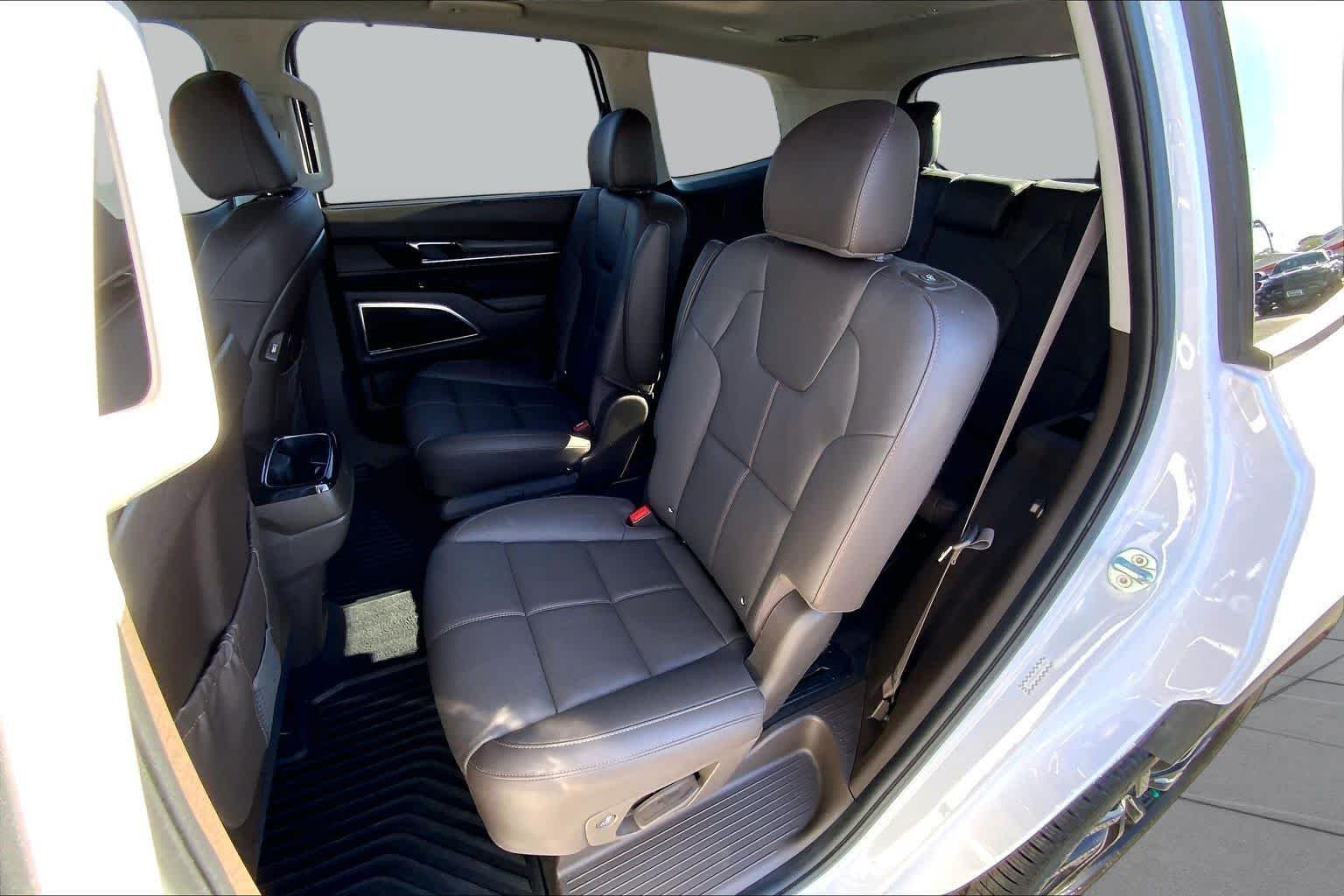 Used 2021 Glacial White Pearl Kia SX image 21