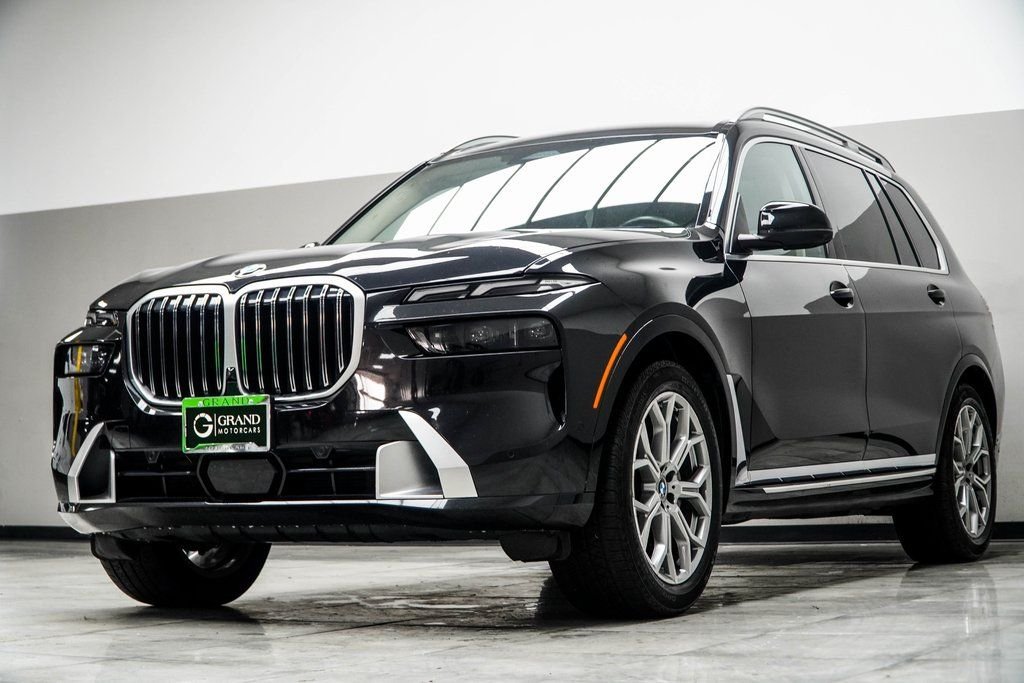 Used 2025 Black BMW xDrive40i image 9