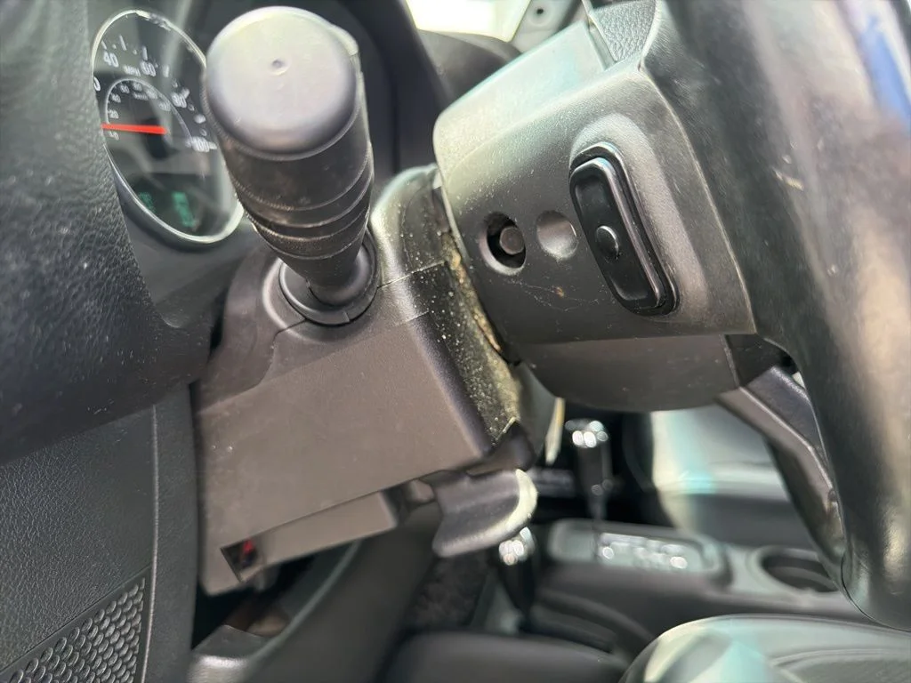 Used 2015 White Jeep Unlimited Sahara image 36