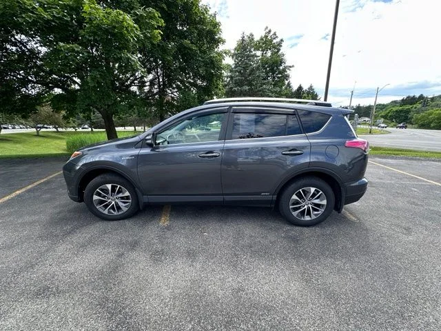 Used 2018 Gray Toyota XLE image 6