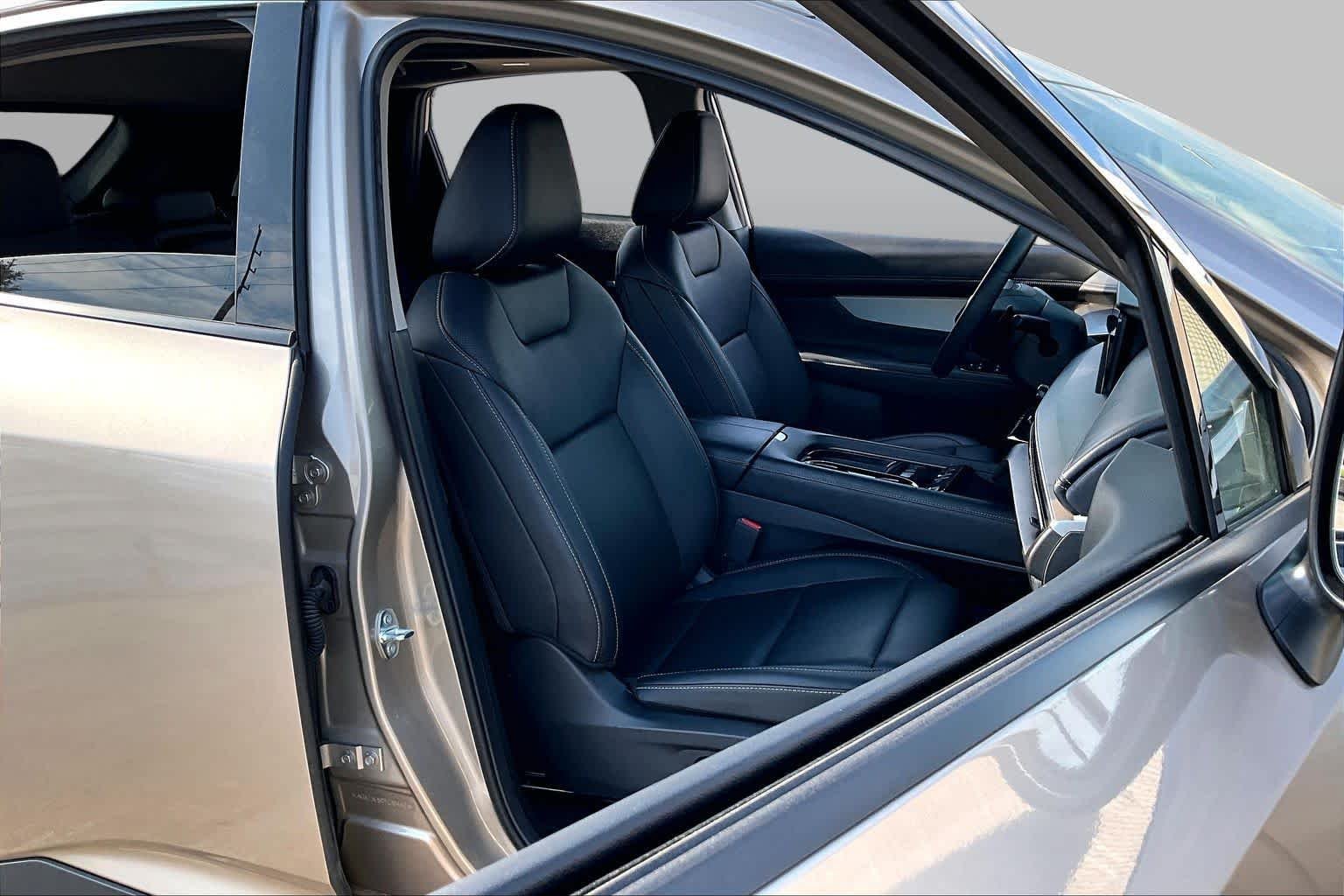 Used 2026 Champagne Silver Metallic Nissan SL image 9