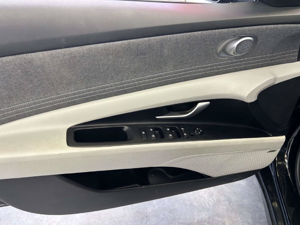 Used 2025 Black Hyundai Limited image 16