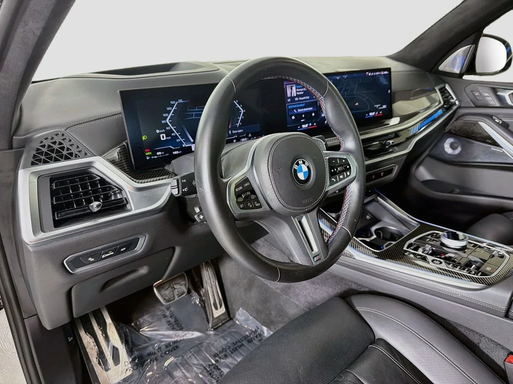 Used 2024 White BMW M60i image 9
