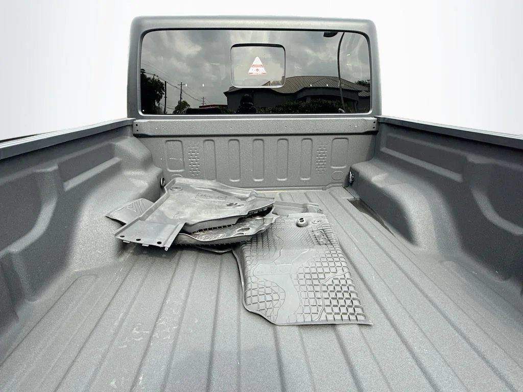 Used 2022 Bright White Clearcoat Jeep Rubicon image 26