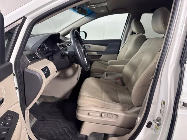 Used 2016 White Honda SE image 11