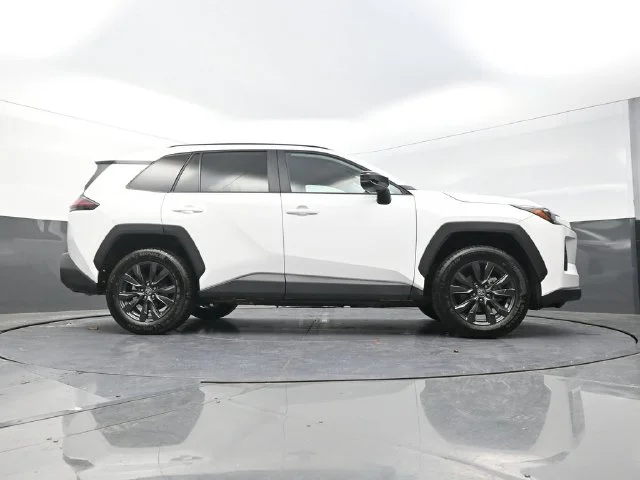 Used 2026 White Toyota XLE Premium image 38