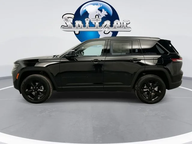 New 2026 Diamond Black Crystal Pearl-Coat Exterior Paint Jeep Limited image 6