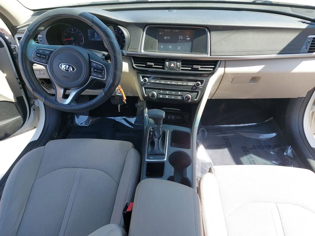 Used 2018 White Kia LX image 9