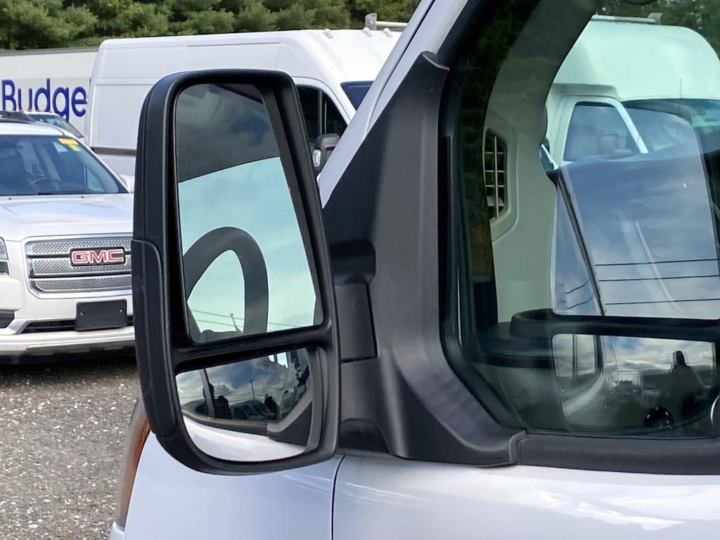 Used 2023 White Ford  image 27