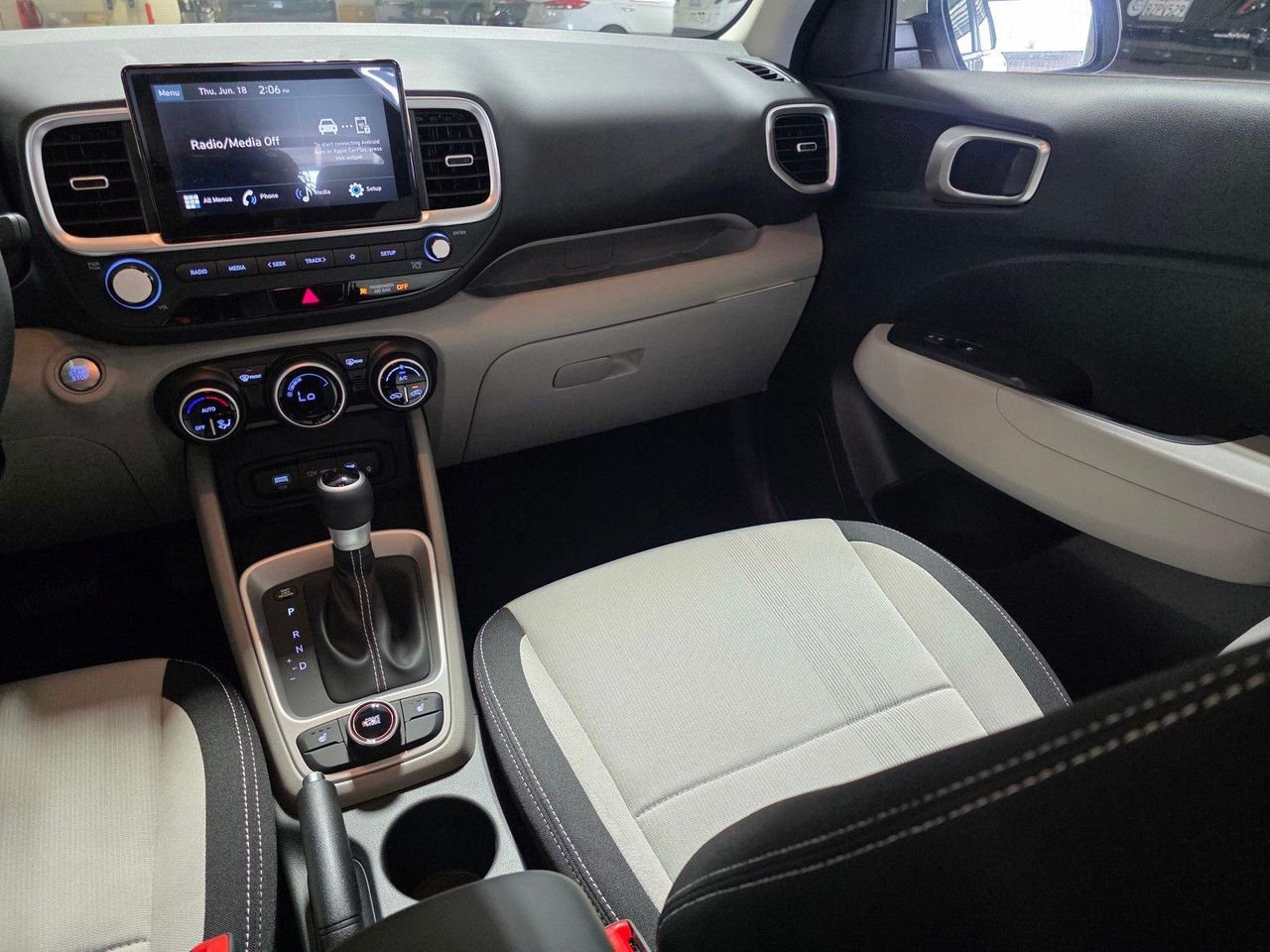 New 2026 Shimmering Silver Hyundai SEL image 17