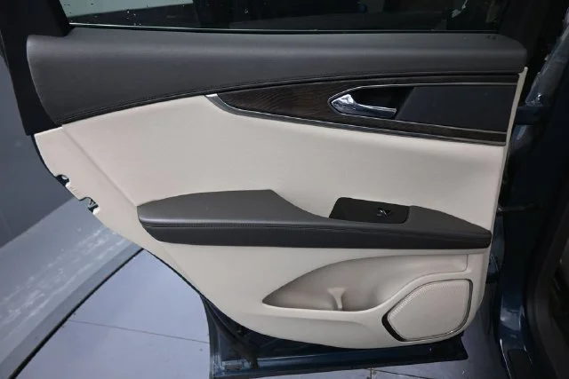 Used 2016 Blue Lincoln Reserve image 27