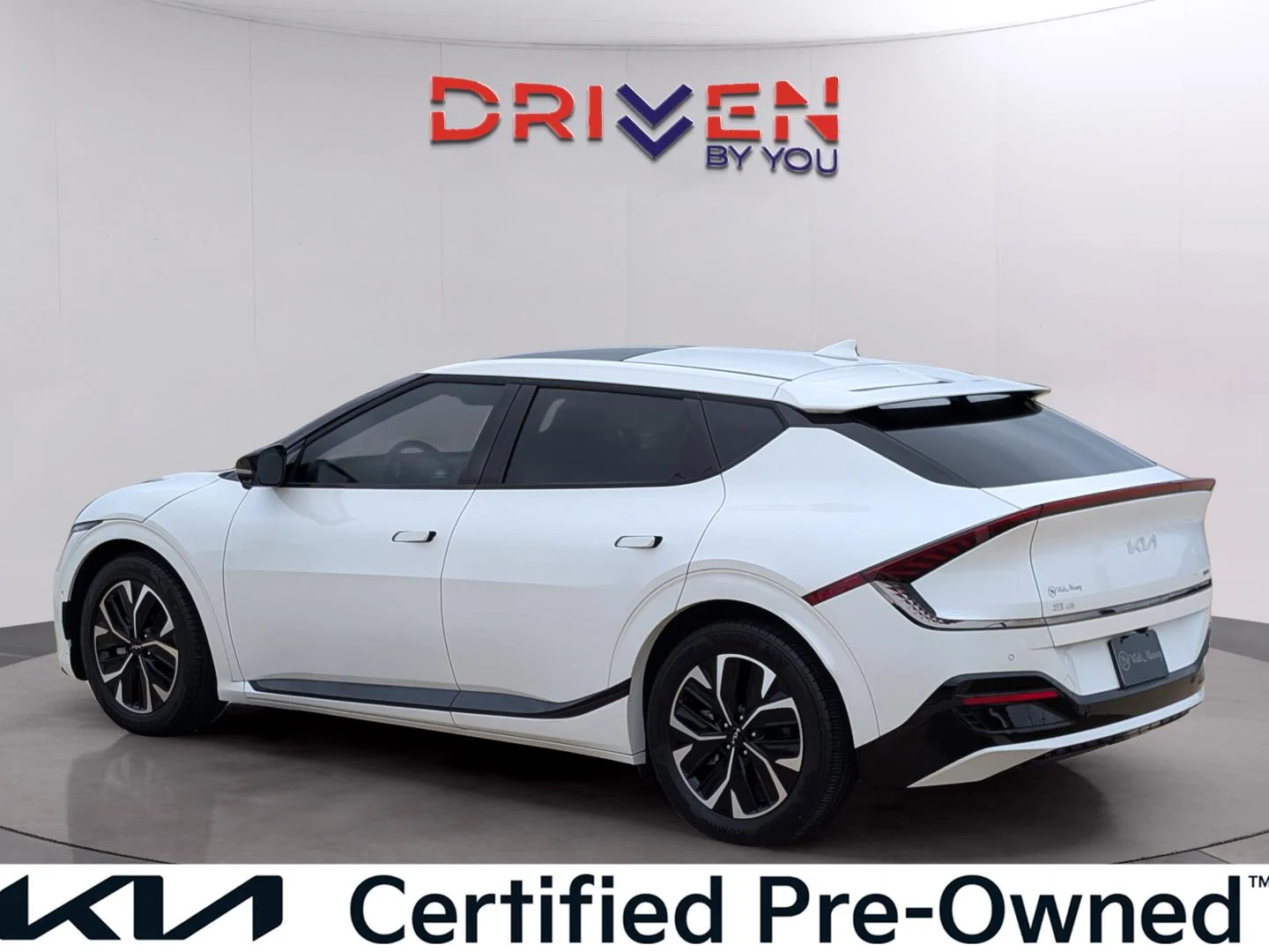 Used 2022 Snow White Pearl Kia GT-Line image 3