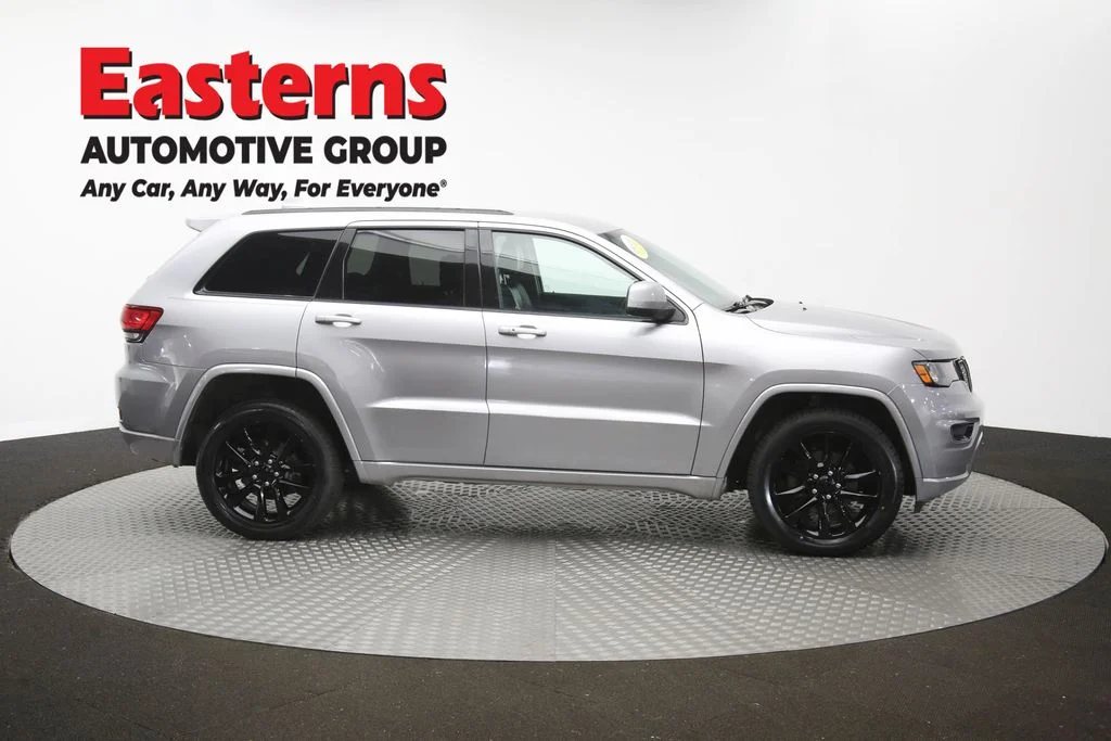 Used 2017 Silver Jeep Altitude image 45