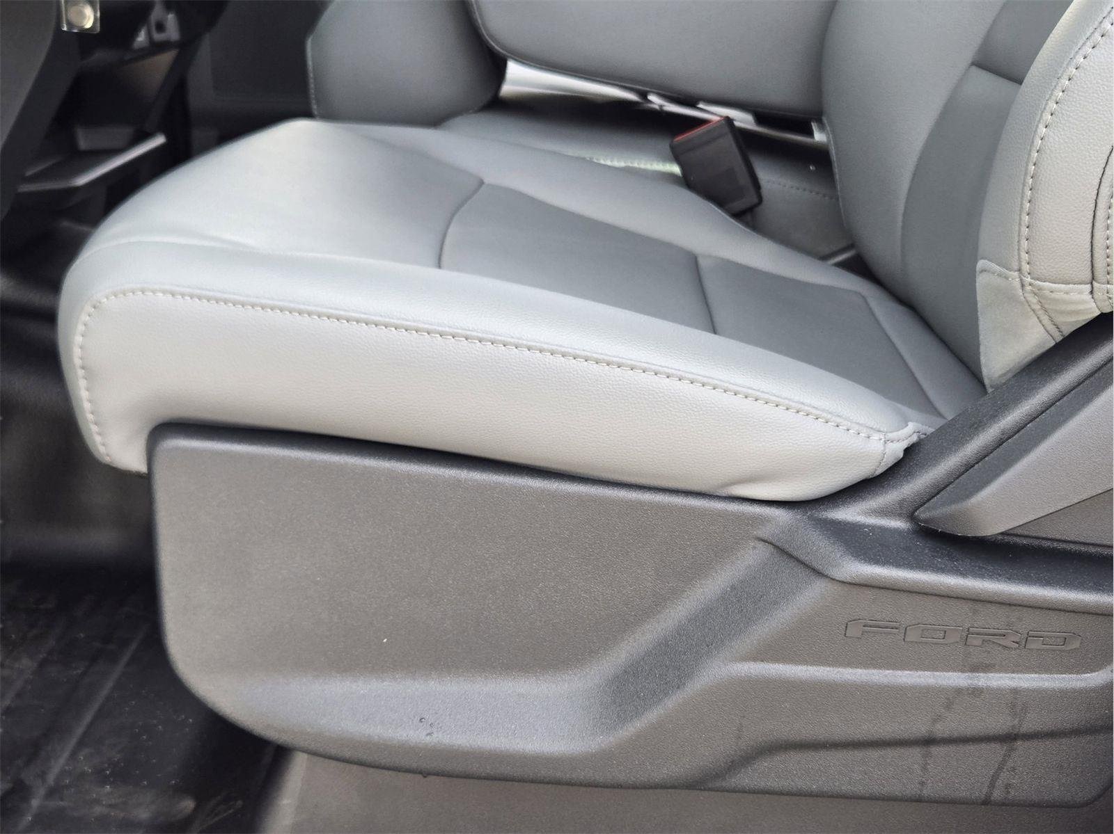 New 2026 Oxford White Ford XL image 16