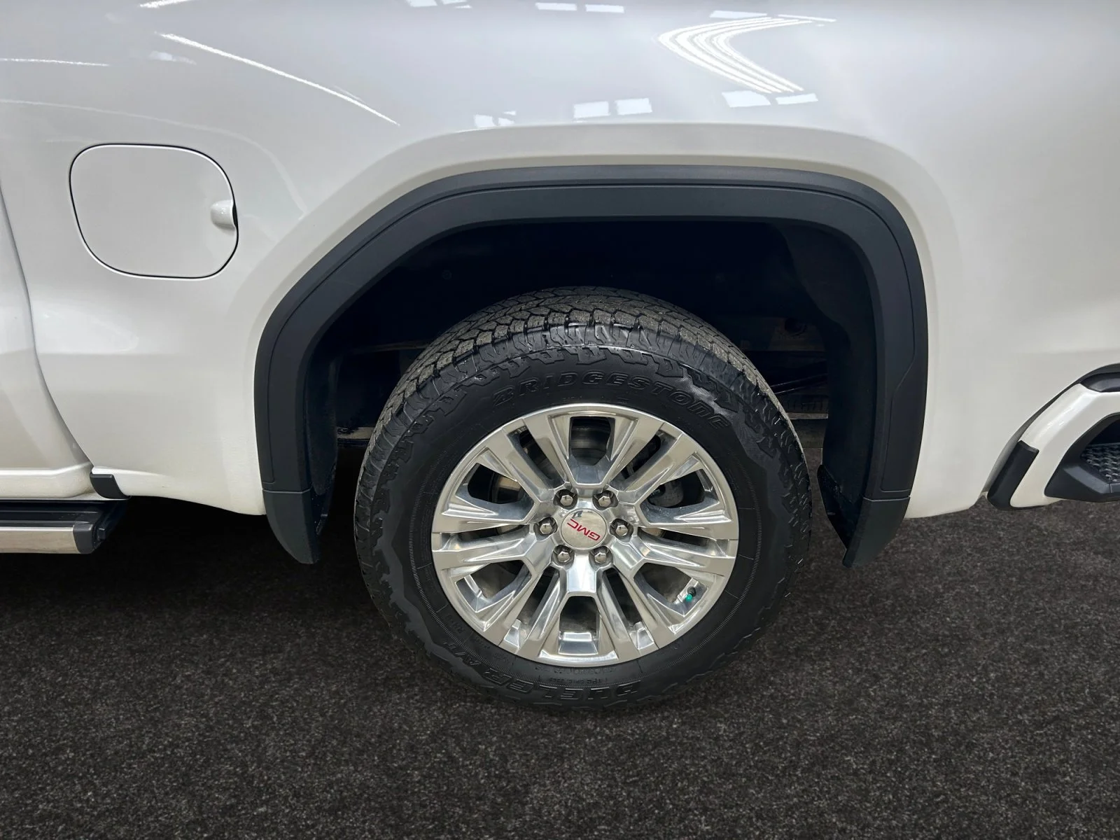 Used 2023 White GMC Denali Crew Cab image 9