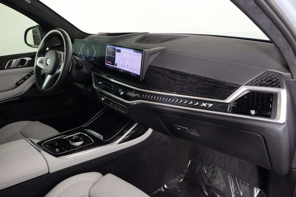 Used 2024 Gray Metallic BMW xDrive40i image 9