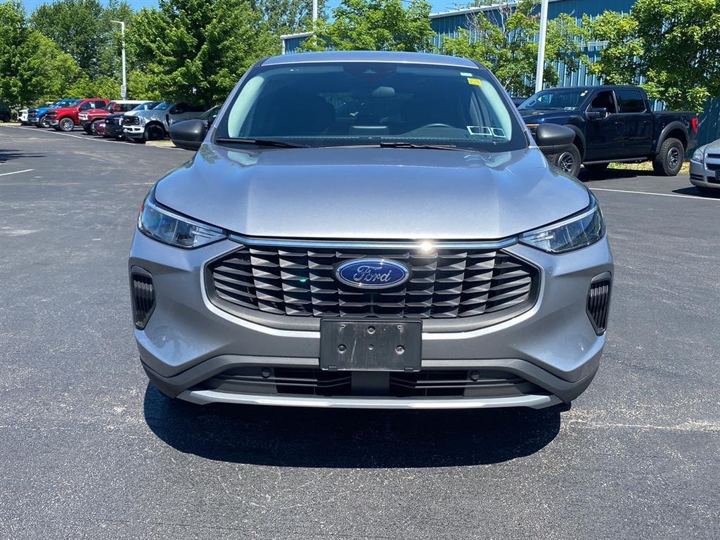 Used 2023 Iconic Silver Ford Active image 5