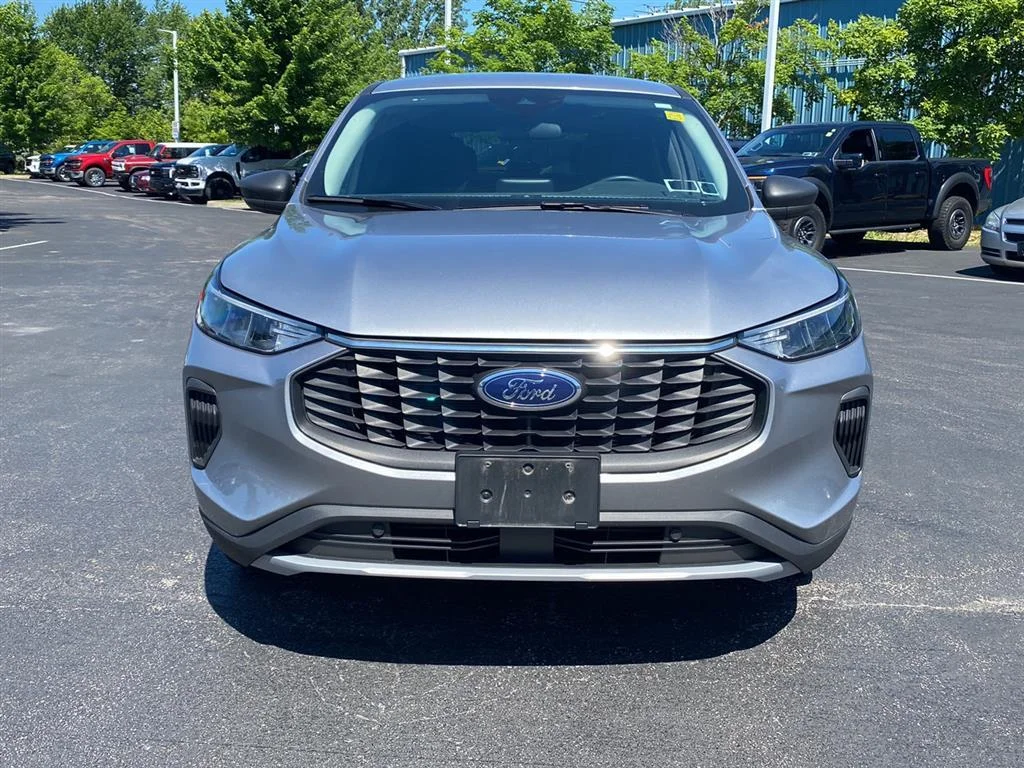 Used 2023 Iconic Silver Ford Active image 5