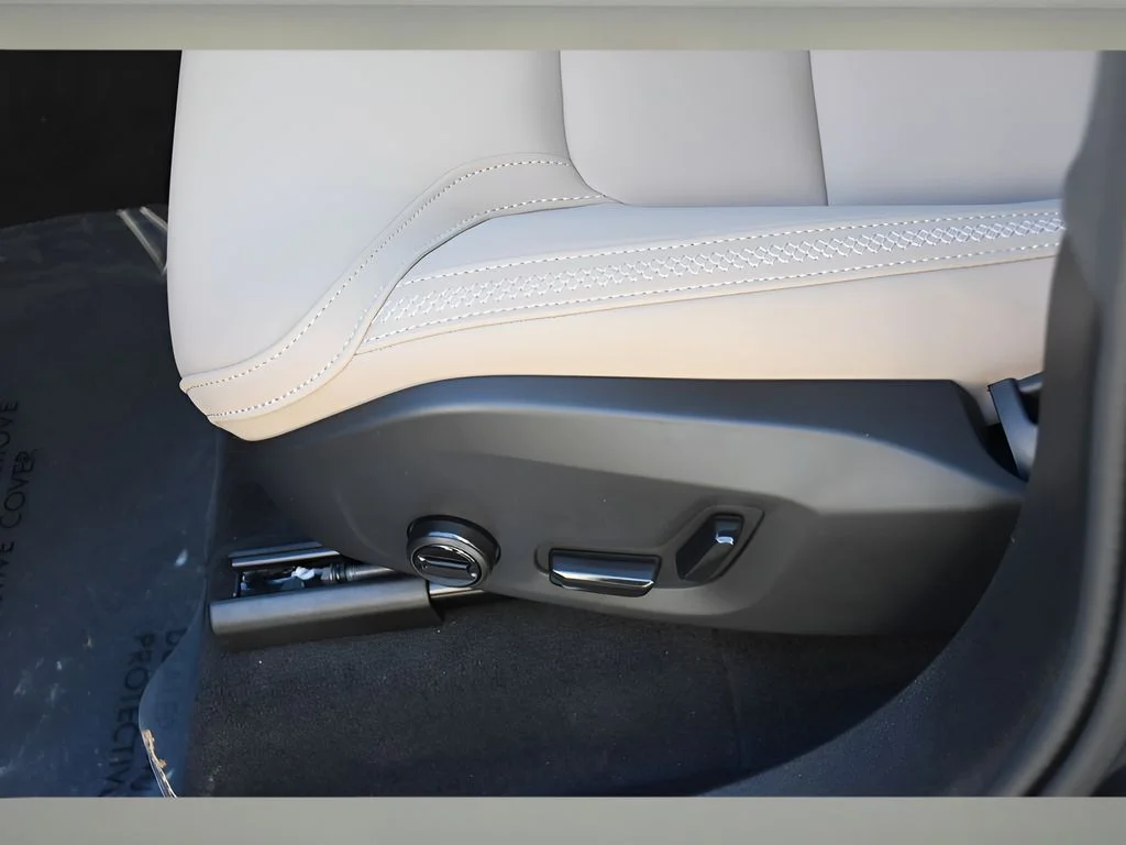 2026 Volvo XC90 Plus - Photo 35