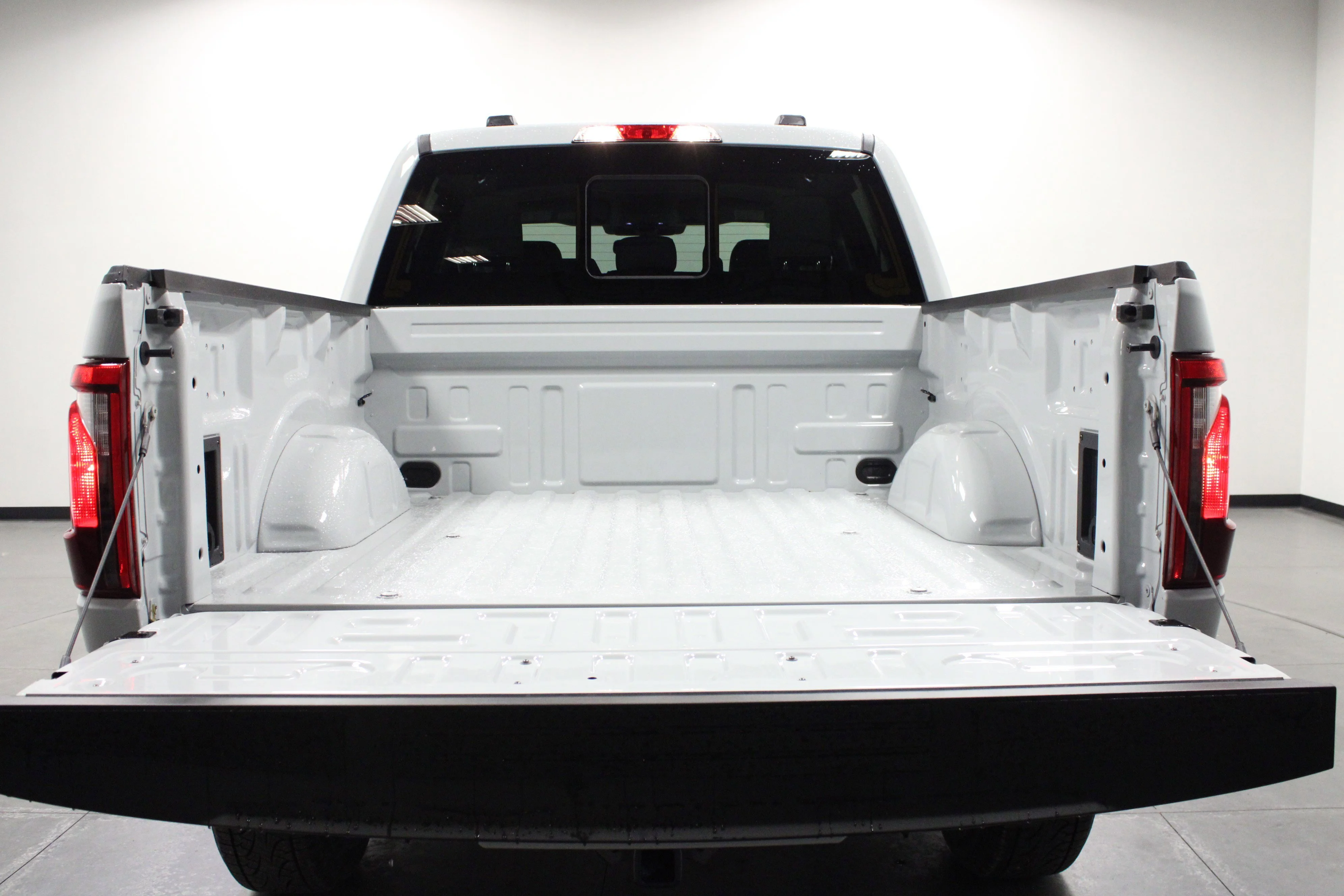 New 2026 Avalanche Ford XLT image 14