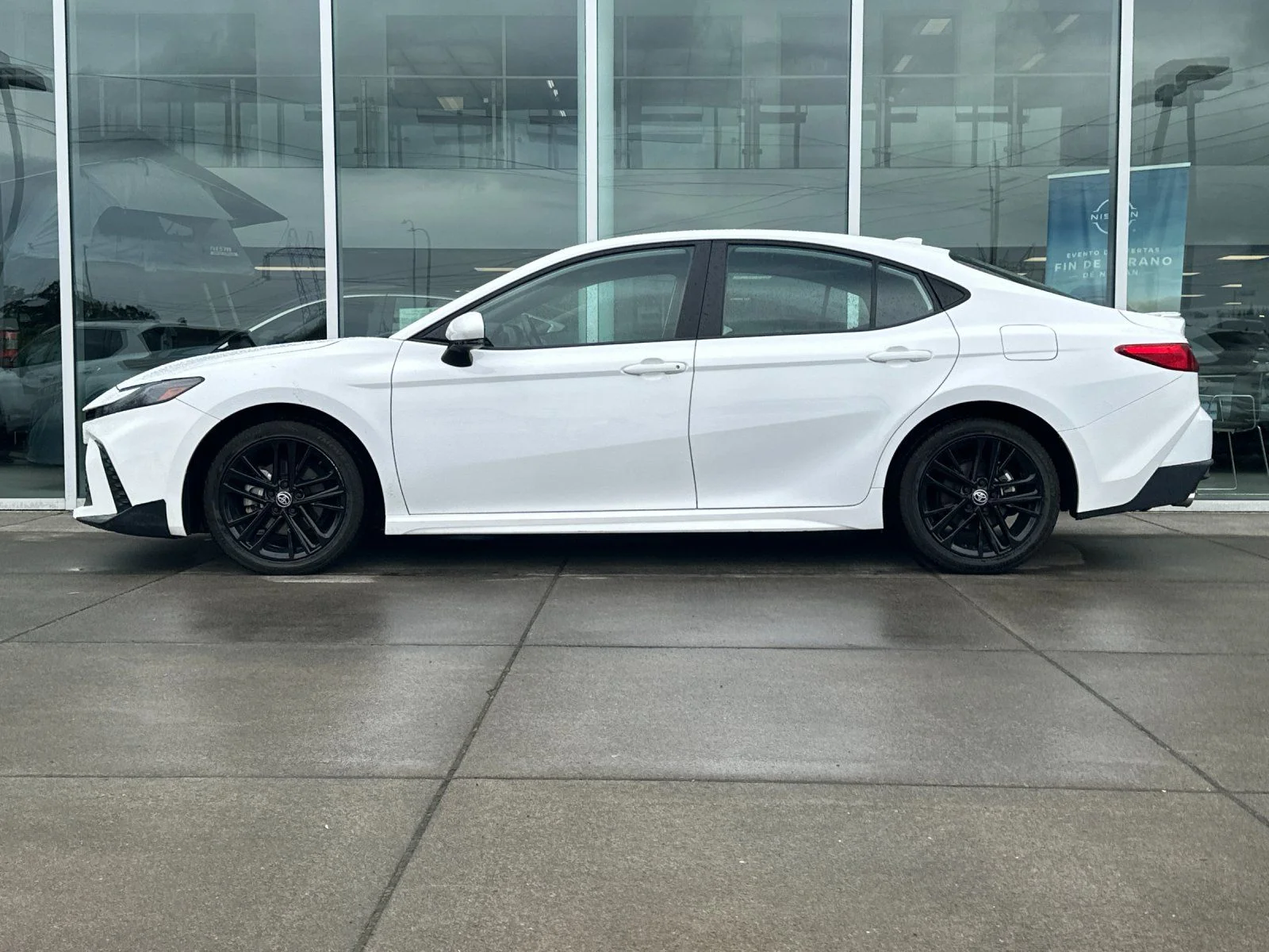 Used 2025 Ice Toyota SE image 6