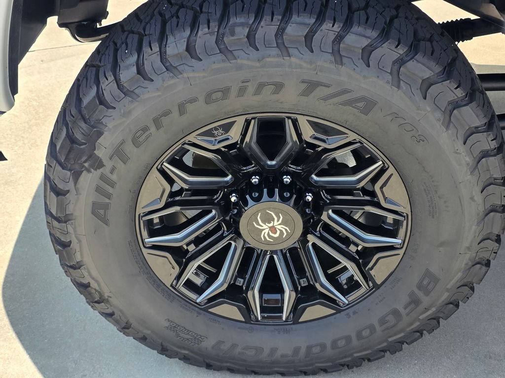 New 2026 Bright White Clear-Coat Exterior Paint RAM Laramie image 4