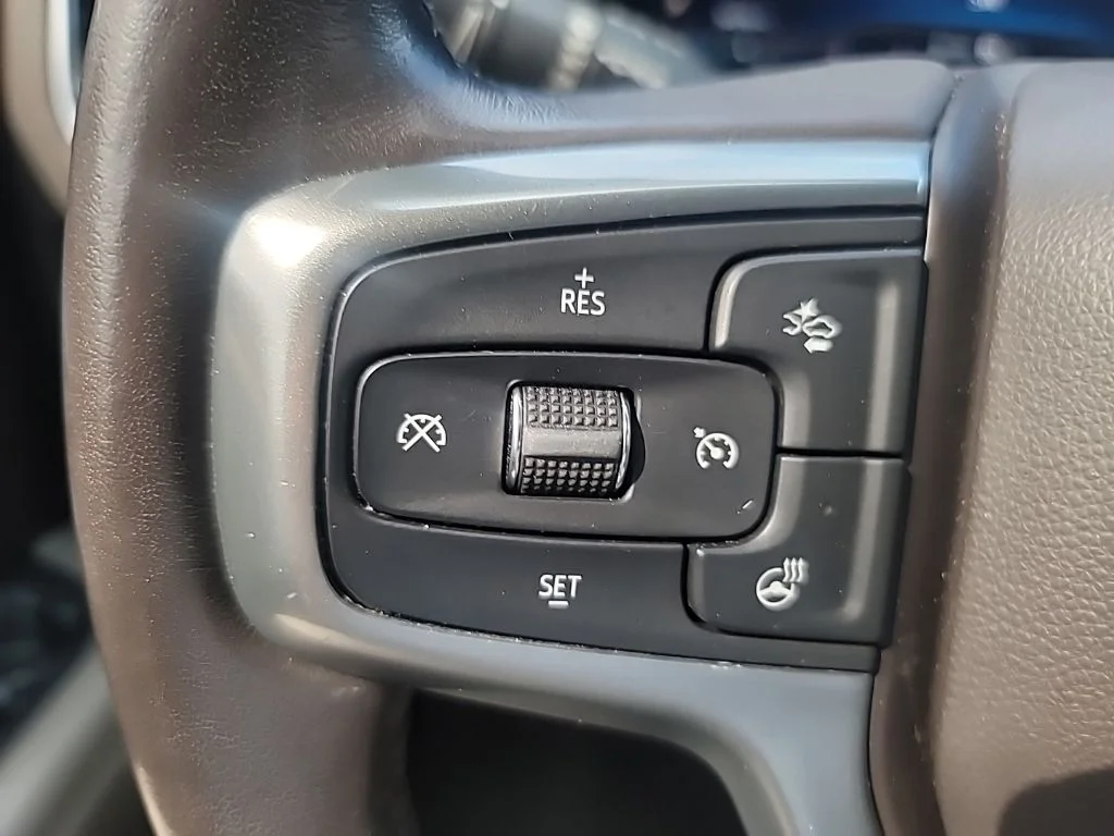 Used 2022 Gray Chevrolet Z71 image 21