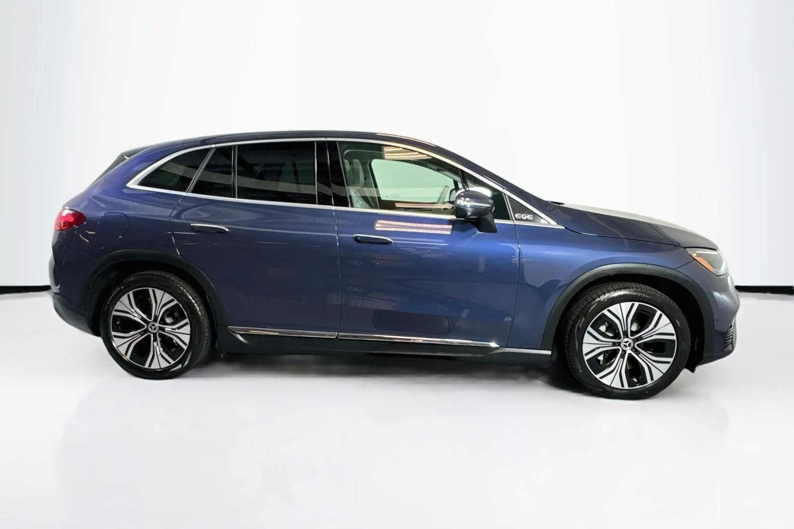 Used 2023 Twilight Blue Metallic Mercedes-Benz EQE 350 image 4