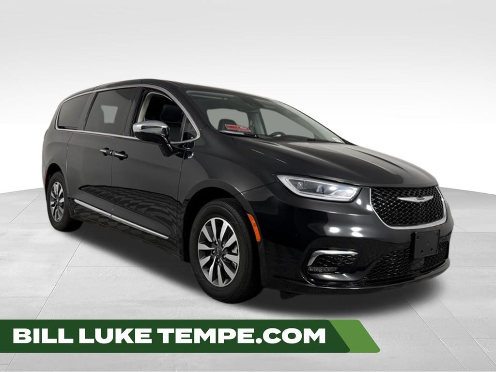2023 Chrysler Pacifica Hybrid Limited Hybrid's photo