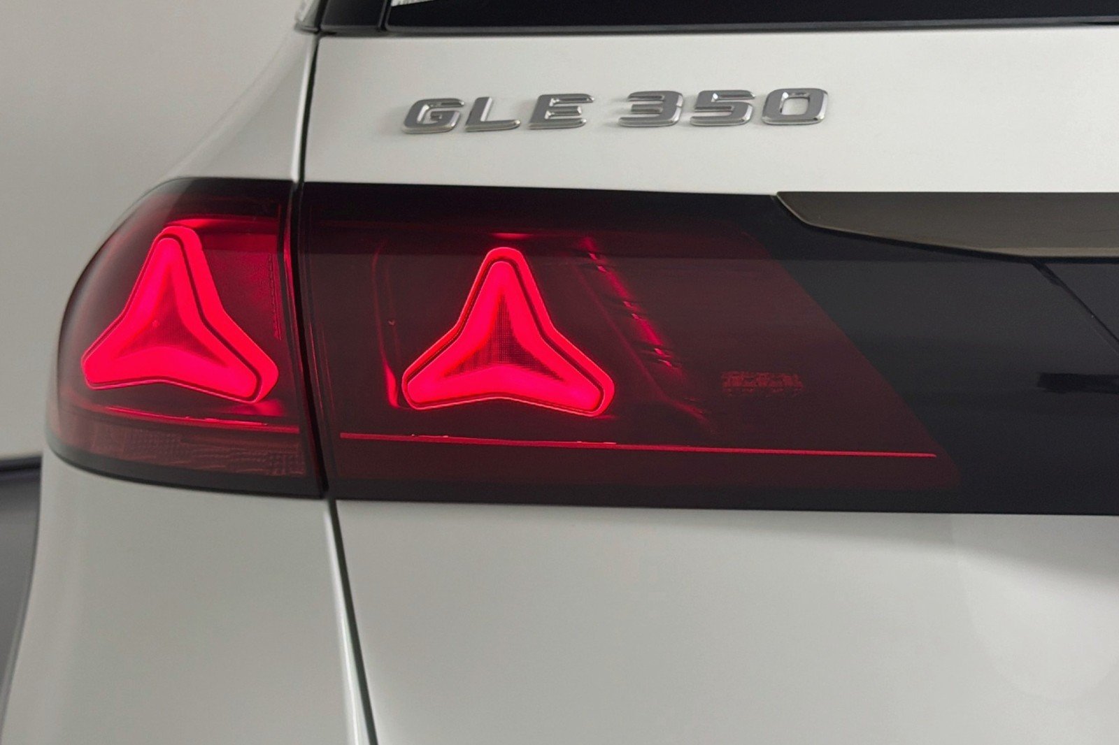 New 2027 Polar White Mercedes-Benz GLE 350 4MATIC® SUV image 16
