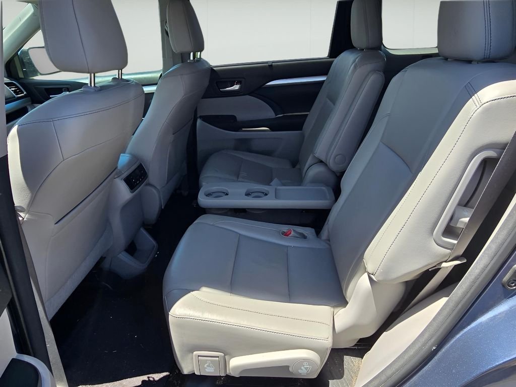Used 2014 Shoreline Blue Pearl Toyota XLE image 12