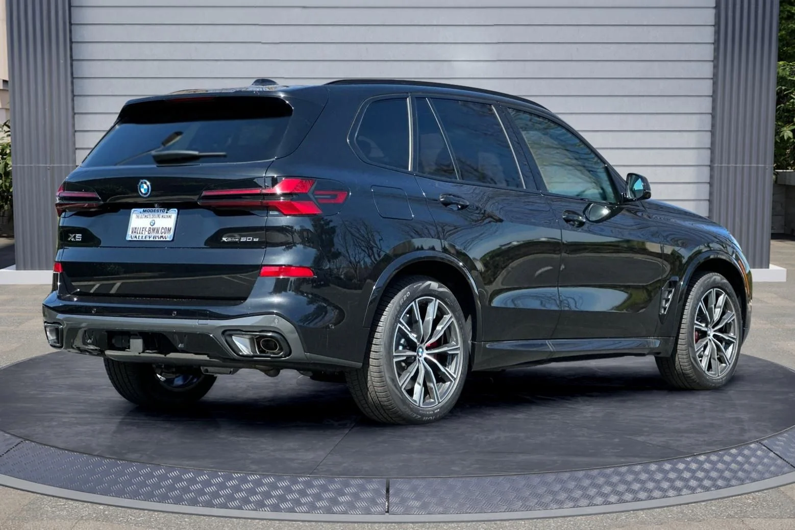 New 2026 Black Sapphire Metallic BMW xDrive50e image 4