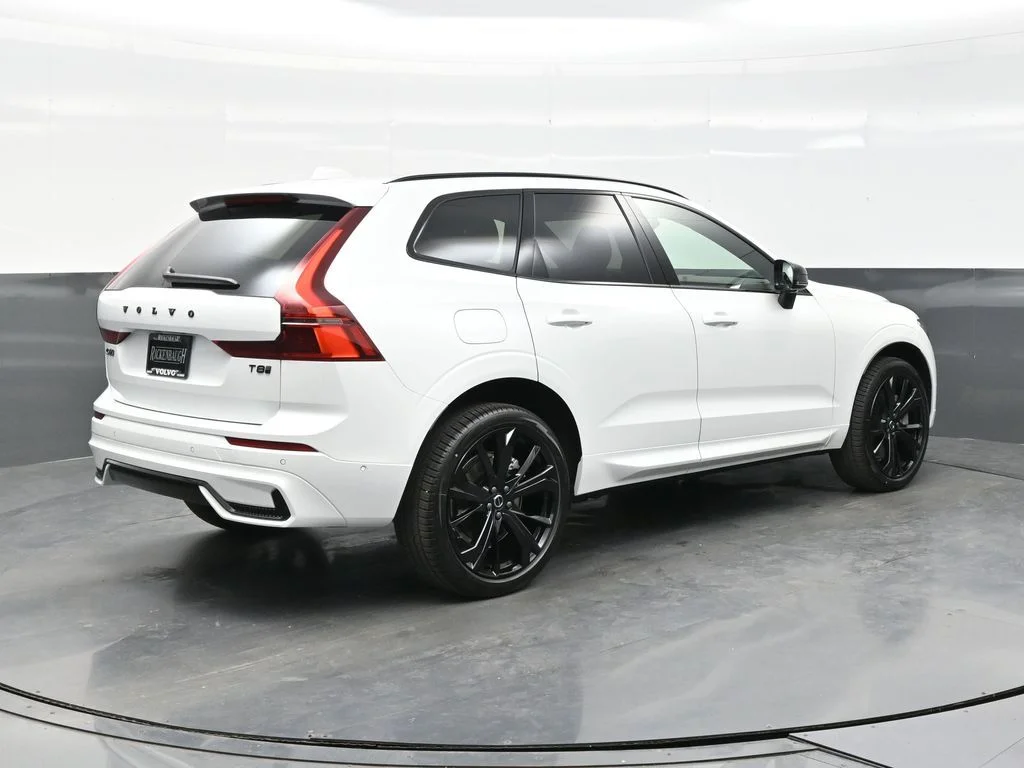 New 2026 Crystal White Volvo T8 Ultra Black Edition image 7