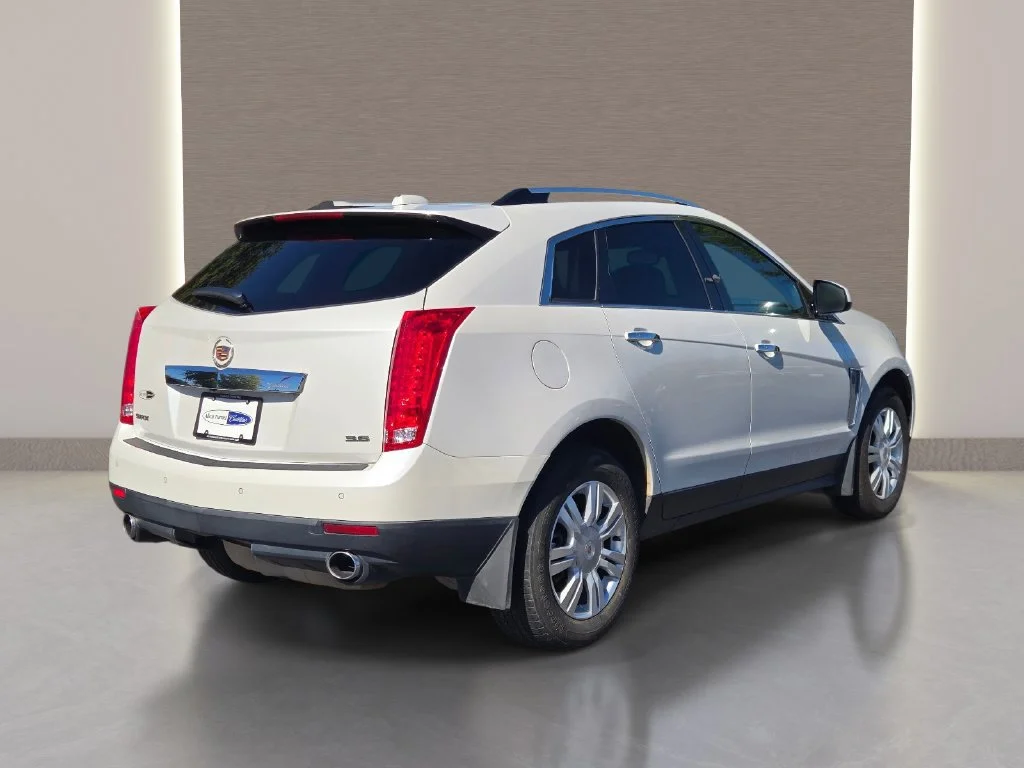 Used 2016 PLATINUM ICE TRICOAT Cadillac Luxury Collection image 6