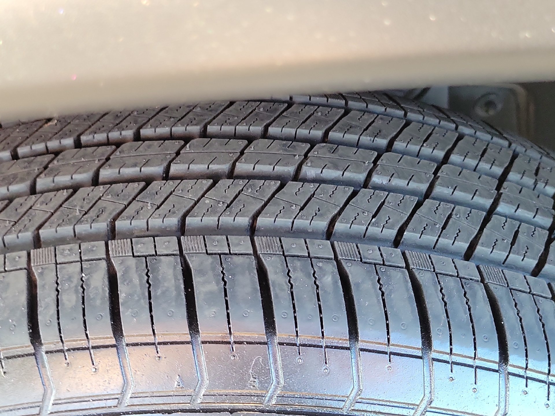 Certified Used 2022 Gray Jeep Latitude image 7