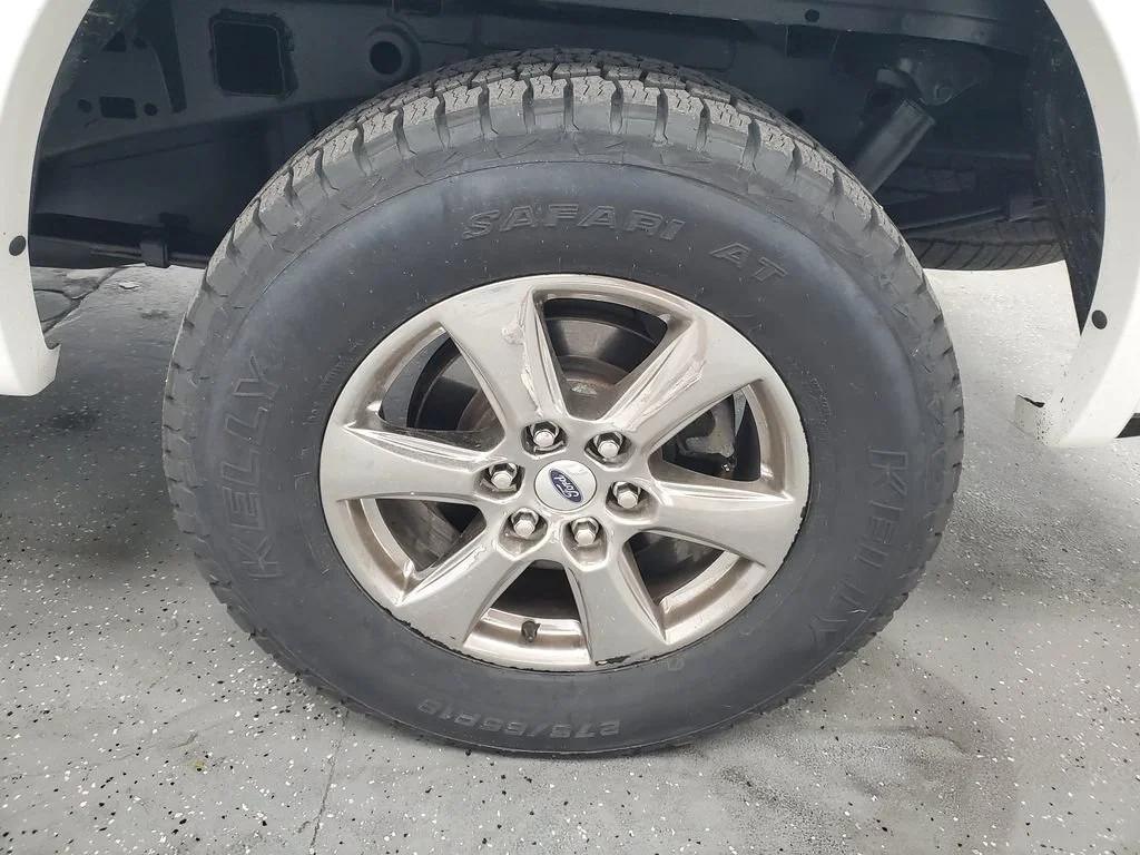 Used 2020 White Ford XL image 34