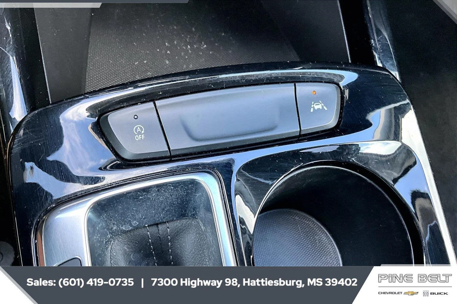 Used 2025 Summit White Chevrolet LT image 23