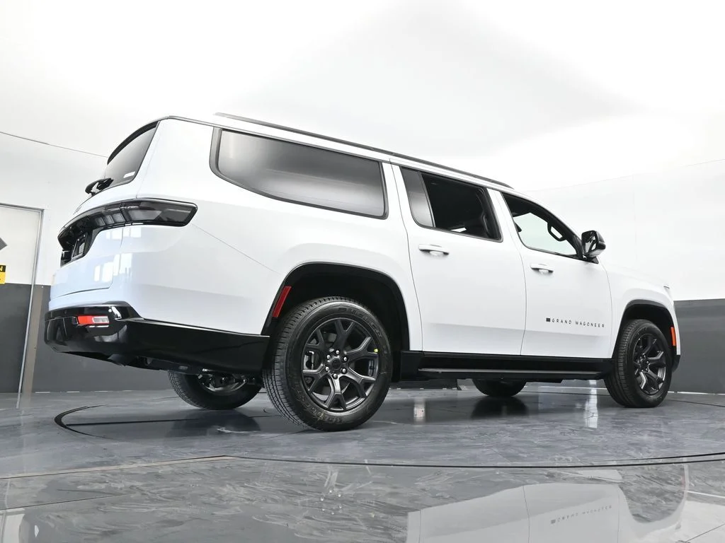 New 2026 Bright White Clear-Coat Exterior Paint Jeep Limited Altitude image 57