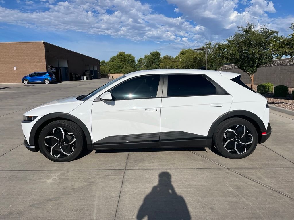 Used 2023 White Hyundai SEL image 9