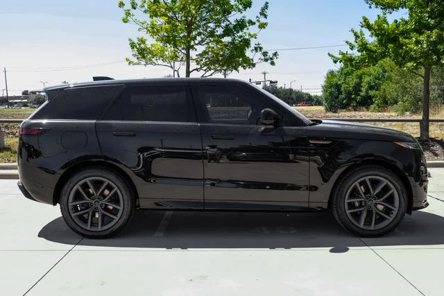 New 2026  Land Rover Dynamic SE image 8