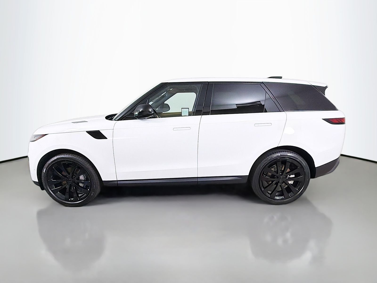 New 2026 Fuji White Land Rover SE image 2