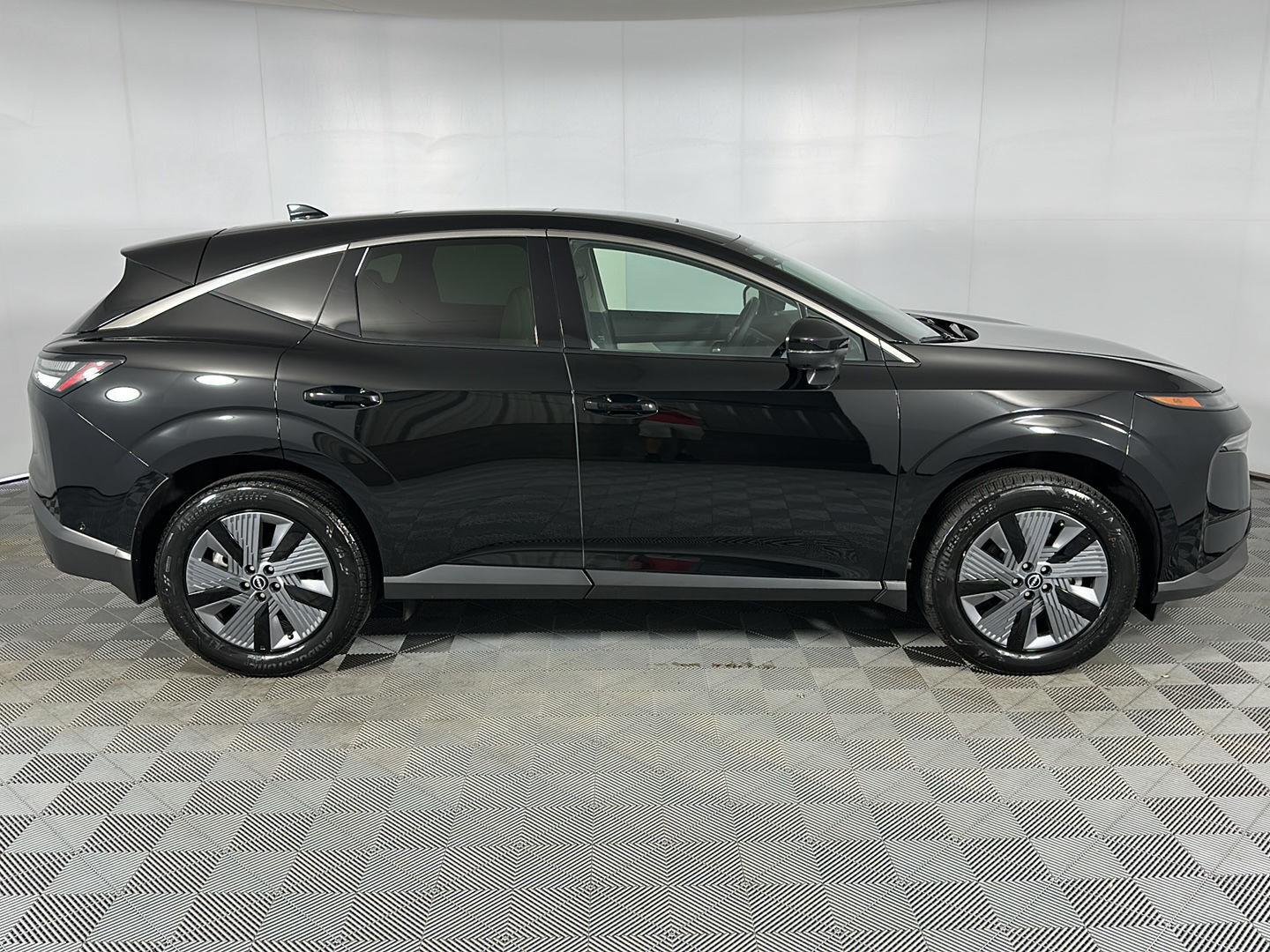 Used 2025 Super Black Nissan SL image 33