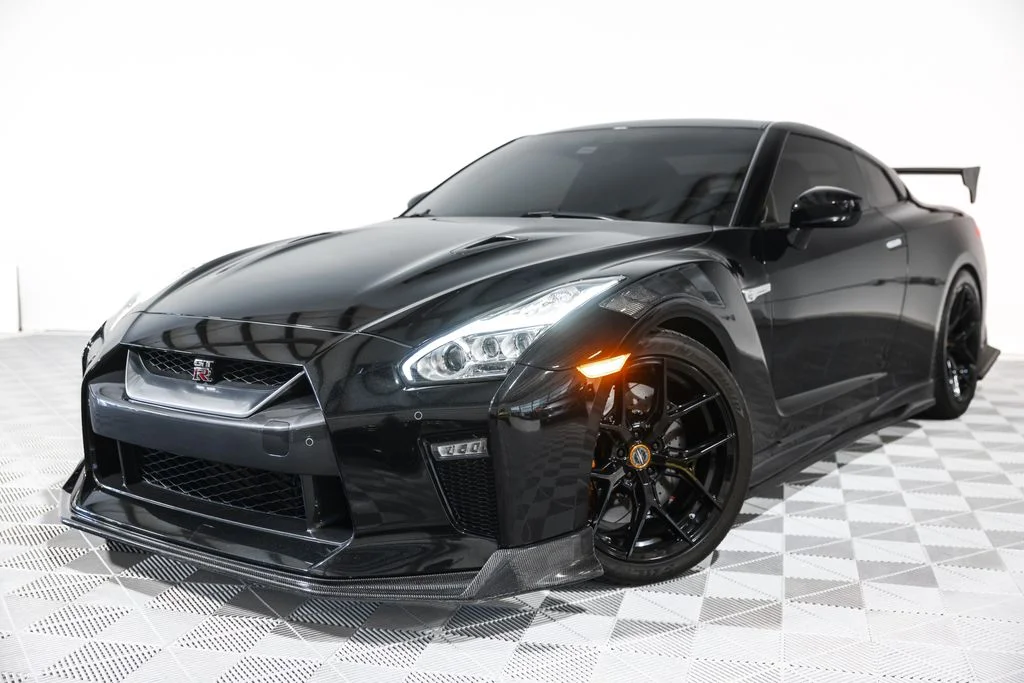 Used 2017 Black Nissan Premium image 13