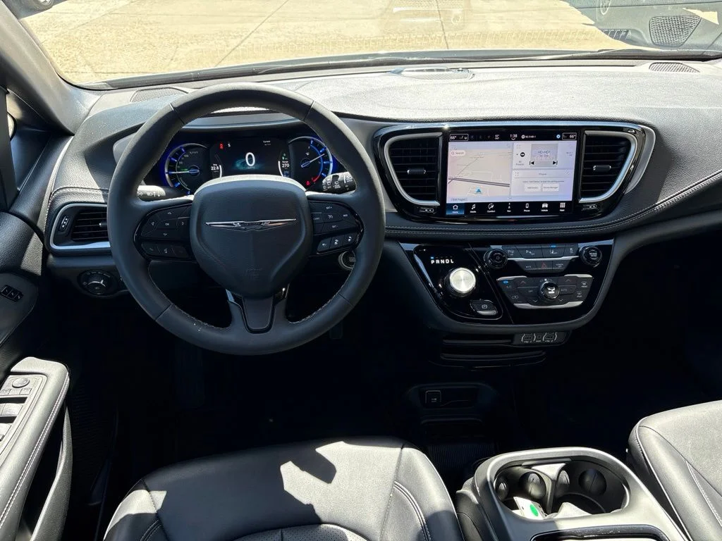 Used 2024 White Chrysler Select S Appearance image 8